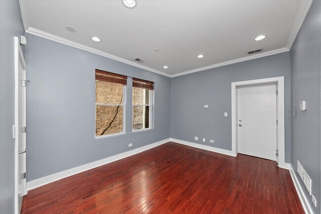 2052 N Campbell Ave unit 1W, Chicago, IL 60647 - photo 3