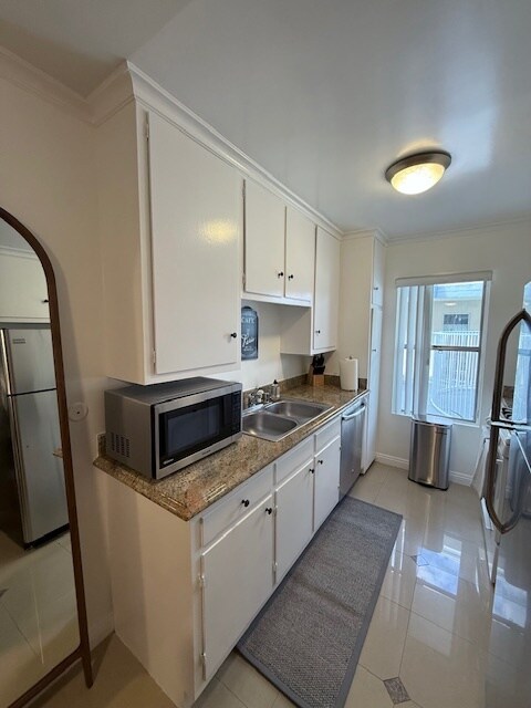 Laurel Grove Terrace, Valley Village, CA 91607 - photo 2
