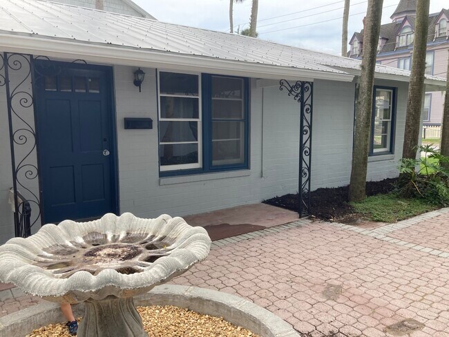 612 Emmett St unit 1, Palatka, FL 32177 - photo 2