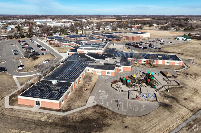 Maple Lake Elementary School has an overall 'B' grade on Niche.