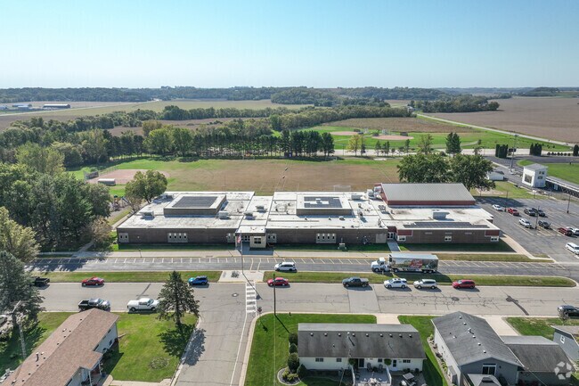 The 4th/5th grade building of PEM Elementary School has a B+ rating on Niche.