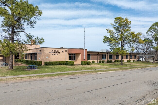 Evans Elementary School in Bonham provides a nurturing environment for young learners in the community.