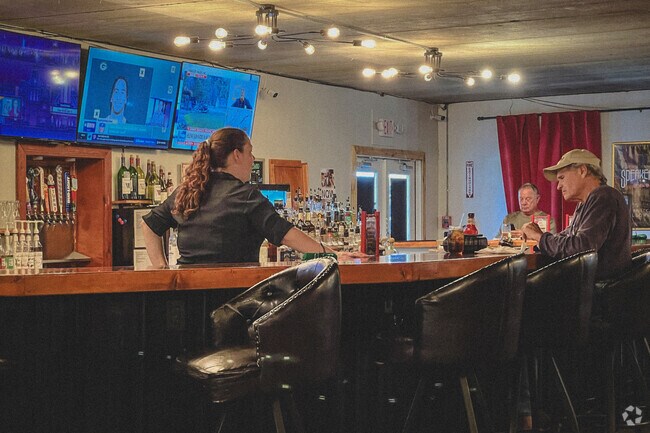 Golfers can grab quick American fare bites before or after tee time at the Heartland Speakeasy.