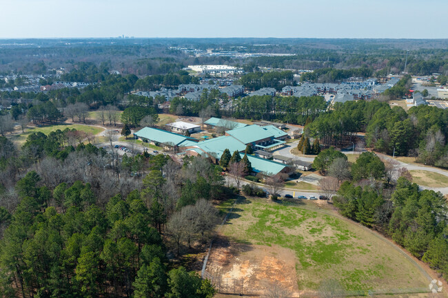 Niche.Com gives Wildwood Forest Elementary School a B- score.