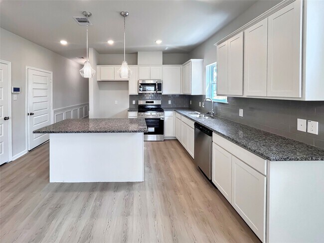 13207 Hayden Peak Dr, Arcola, TX 77583 - photo 4