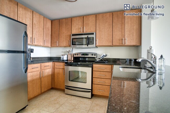 1200 East-West Hwy unit FL11-ID781, Silver Spring, MD 20910 - photo 6