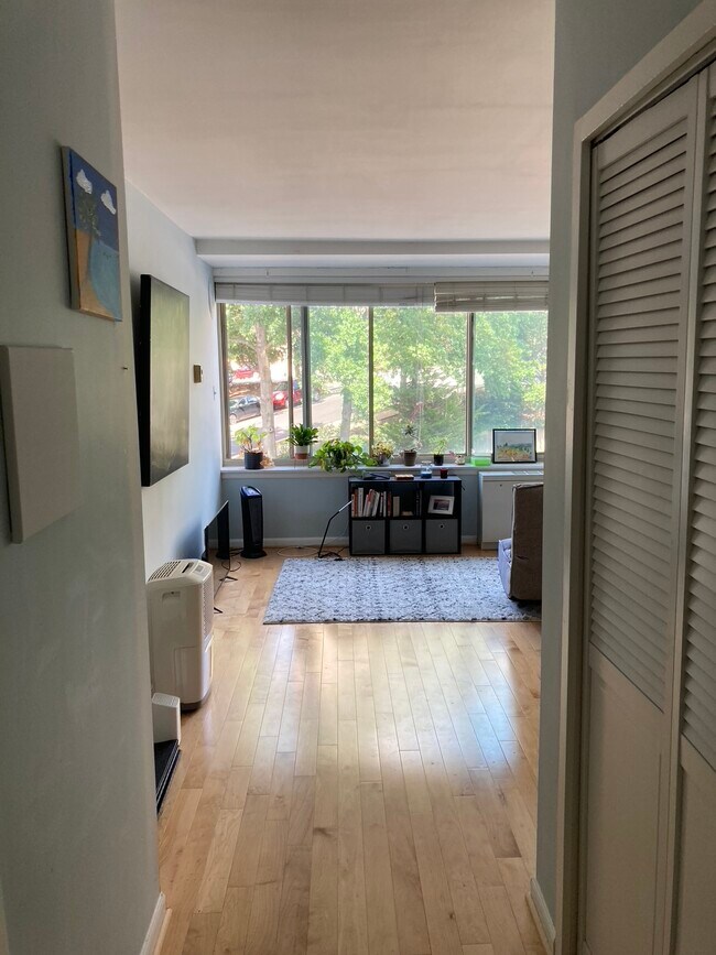 Taft Towers unit 409, Arlington, VA 22201 - photo 2