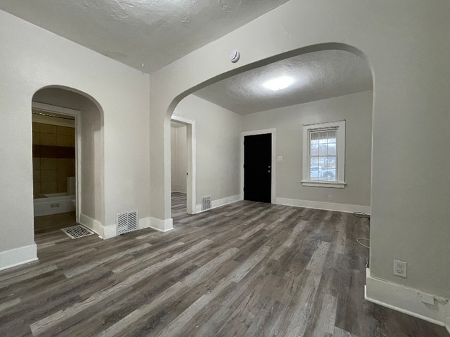 417 S Fairmount St, Sioux City, IA 51106 - photo 4