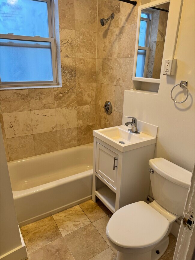 224 Hanover St unit 20M, Boston, MA 02113 - photo 5