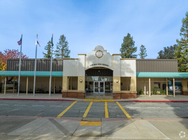 Live Oak High School offers different academic programs to help your child.