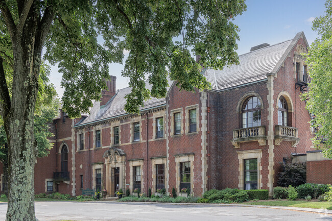 Tuxedo Park School is situated on 17 acres of protected woodland.