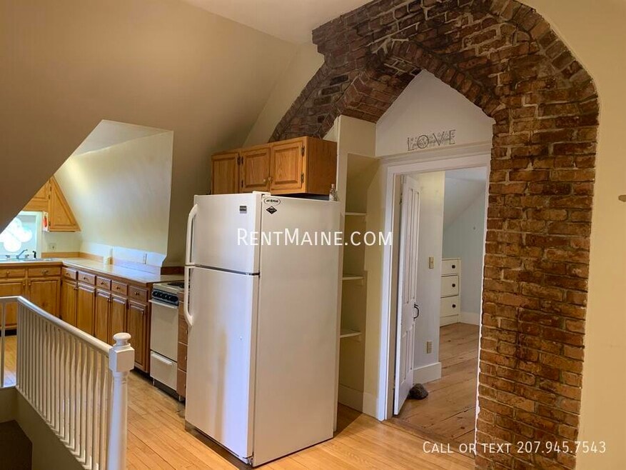 67 Pine St unit 3, Bangor, ME 04401 - photo 1