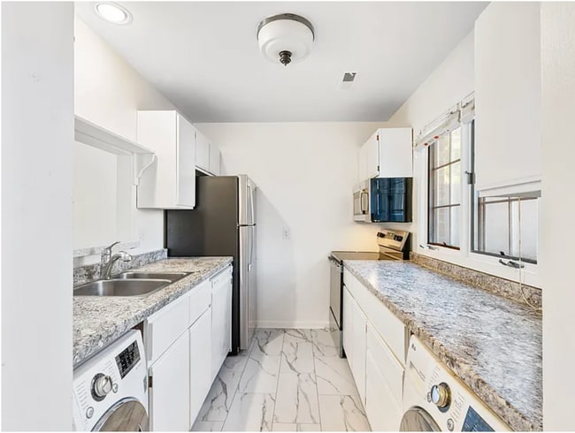 1586 Garden Ct, Charlottesville, VA 22901 - photo 3