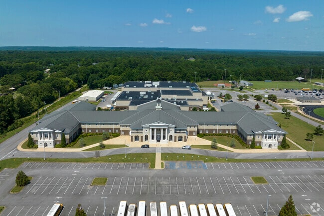 Hueytown High sits on a 109-acre campus, and contains 287,103 square feet of building space.