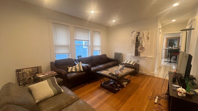 24 Chetwynd Rd unit 2, Somerville, MA 02144 - photo 4
