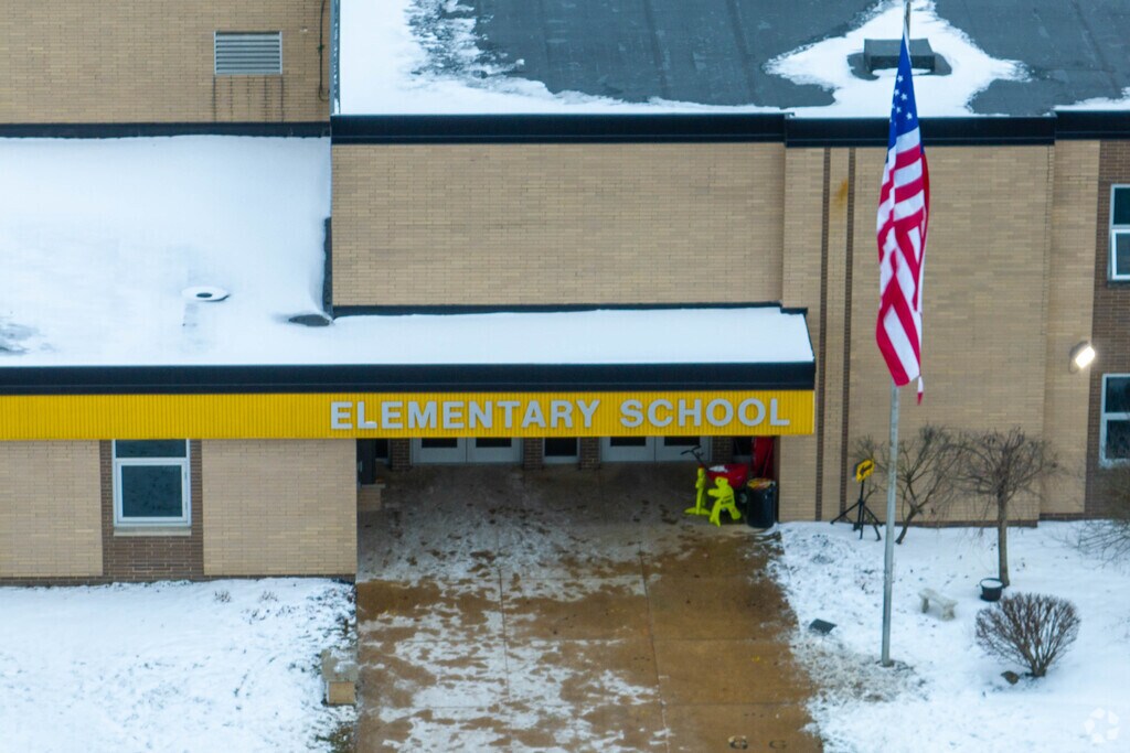 James A Garfield Elementary School is located in Garrettsville, Ohio.