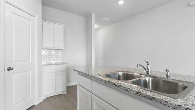 400 Sunday Silence Way unit 36200870, Granbury, TX 76049 - photo 6