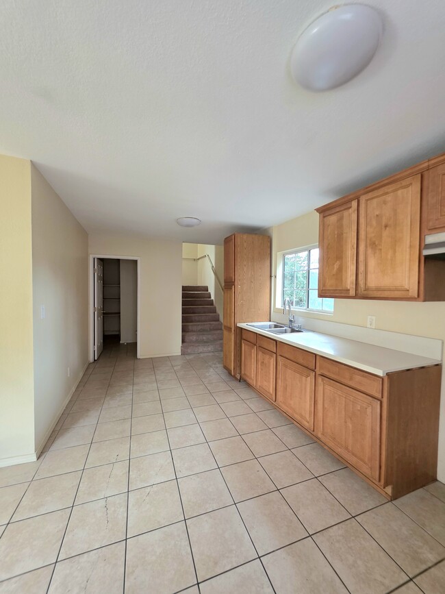 209 E 119th St, Los Angeles, CA 90061 - photo 4