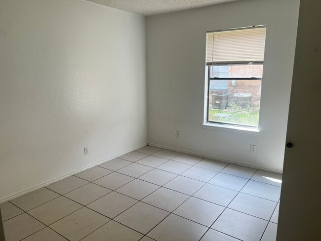 820-820 N 26th St unit 1, Harlingen, TX 78550 - photo 2
