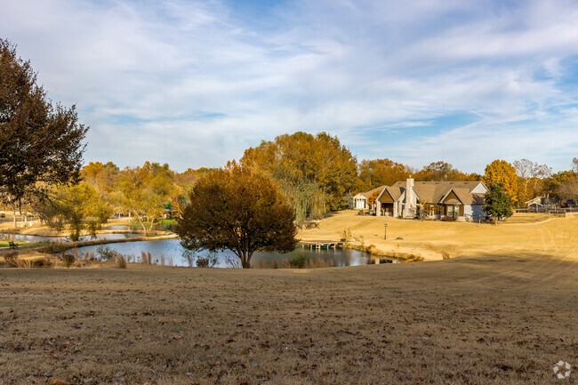 Many of the homes in Indian Springs Estate have very large properties.