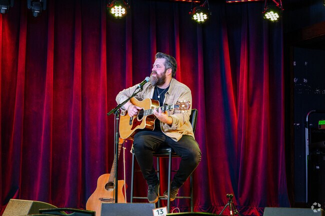 Live music in downtown Arlington Heights is a popular date night for Ivy Hill couples.