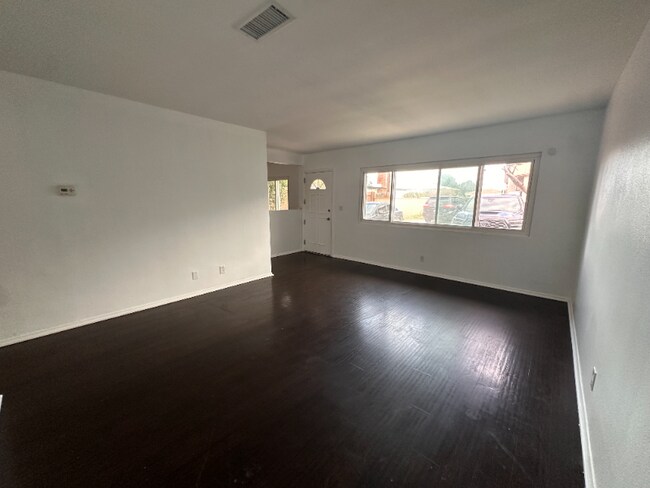 10929 Buford Ave unit 10927 1/2, Inglewood, CA 90304 - photo 3