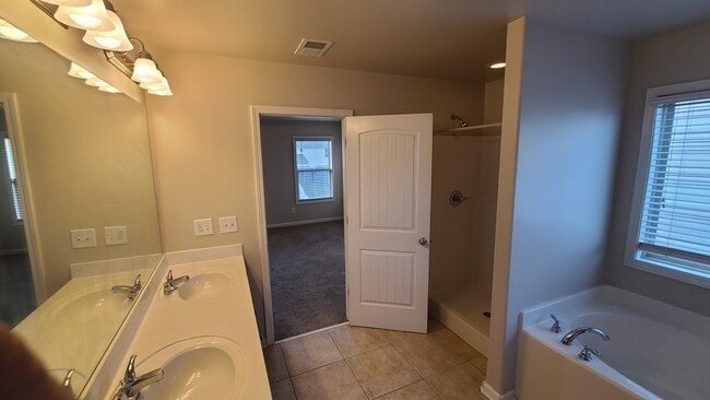 383 Edgemont Ave, Spartanburg, SC 29301 - photo 4