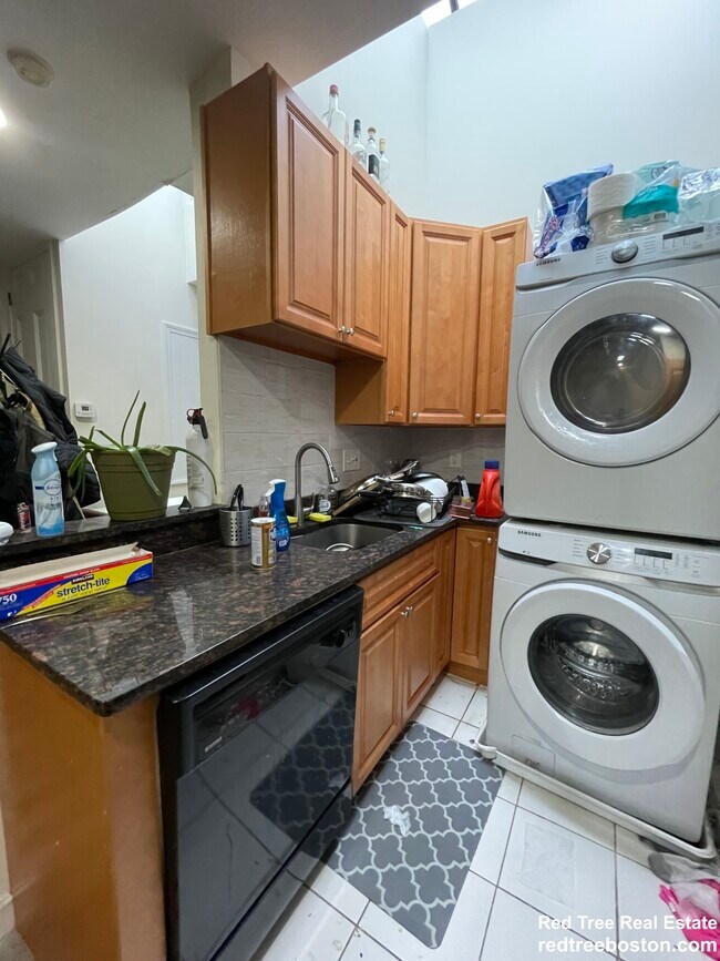 129 Cedar St Unit 3, Boston, MA 02119