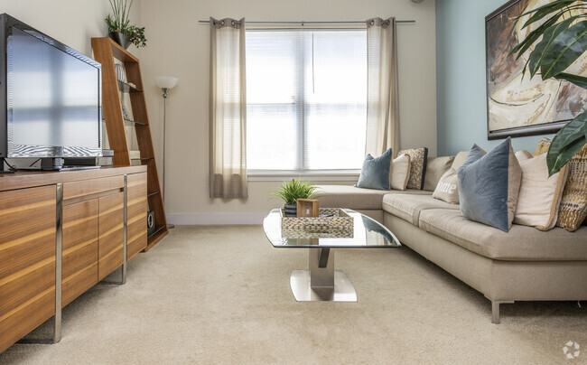 1BR, 1BA - 647 SF