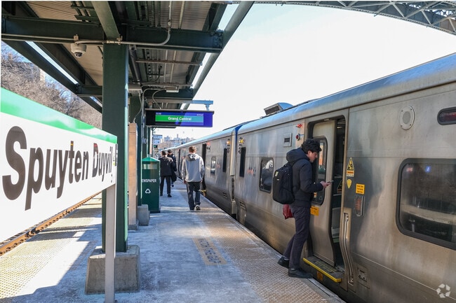 Locals of Spuyten Duyvil can get to Manhattan quickly on the Metro North commuter rail.