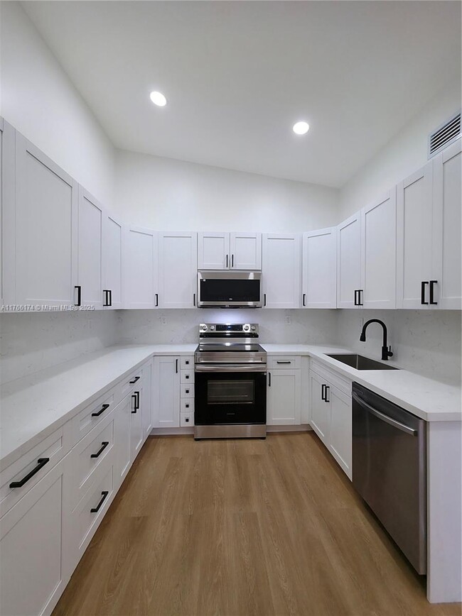 15328 SW 77th Ln Unit 203, Miami, FL 33193