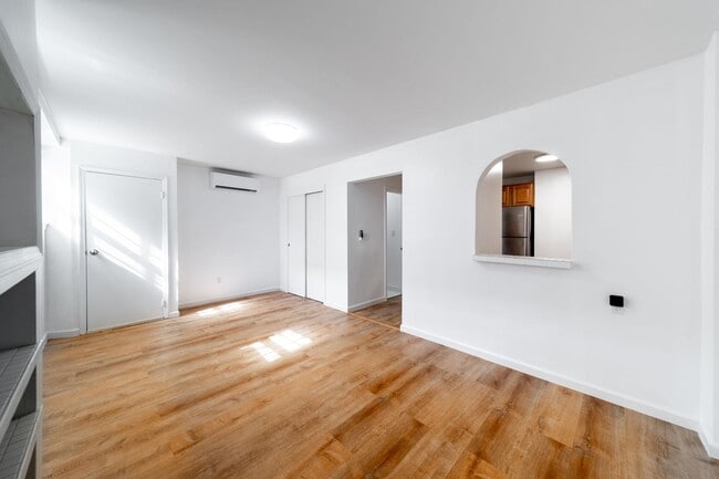 236 Christopher Columbus Dr, Jersey City, NJ 07302 - photo 4