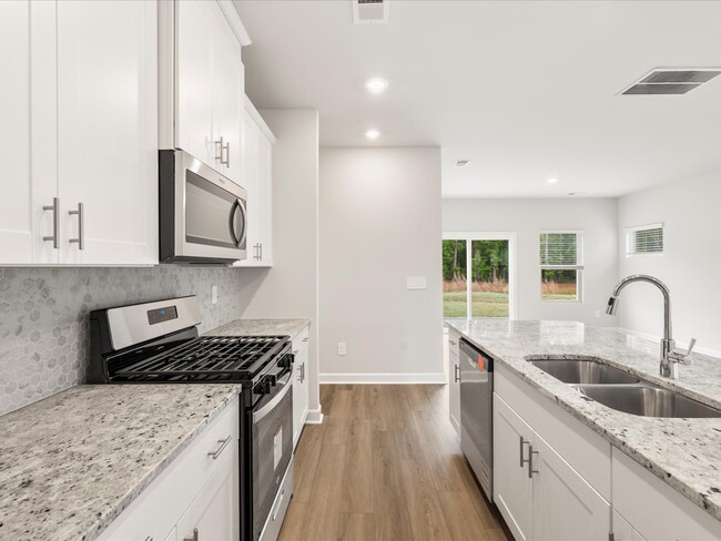 932 Penfold Point, Wellford, SC 29385 - photo 3