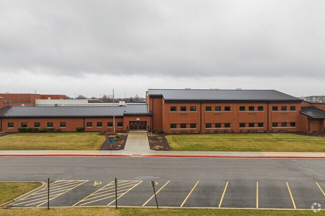 Mary Lou Cowlishaw Elementary School has 602 students in grades K-5.