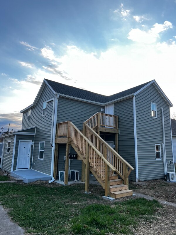 100 W College St unit C, Aurora, MO 65605 - photo 1