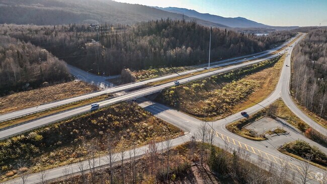 Birchwood is just a short drive south down Glenns Highway to bustling Eagle River.