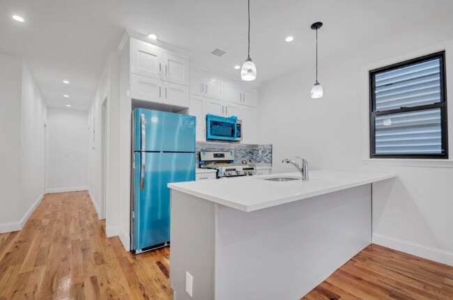 1842 Hunt Ave unit 2nd Floor, Bronx, NY 10462 - photo 5