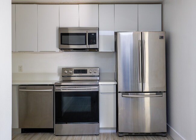 850 N Van Ness Ave unit 2, Santa Ana, CA 92701 - photo 3