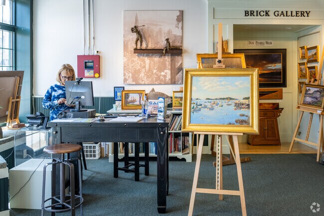 The Thames River Gallery in Downtown New London highlights New England’s artistic tradition.