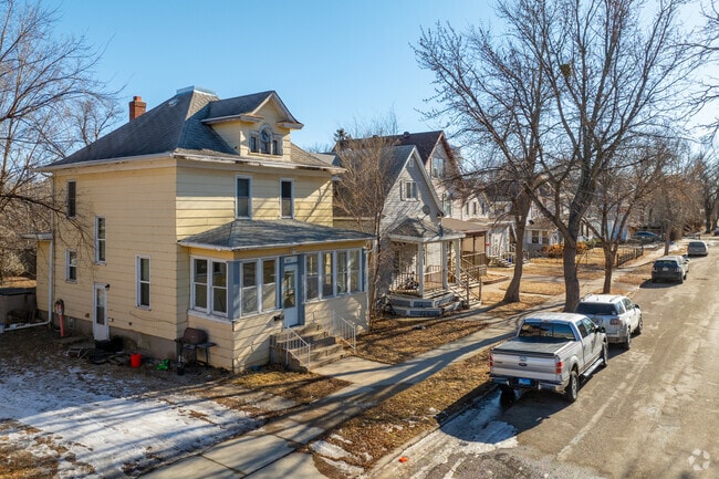 There are many older homes near downtown Aberdeen.
