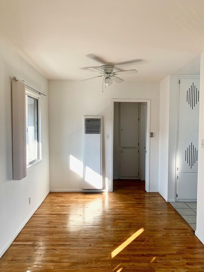 8871 18th St, Los Angeles, CA 90035 - photo 3