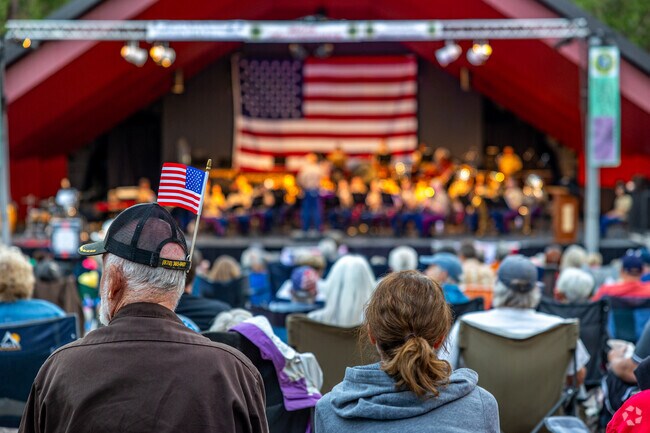 The shows at the Summer Concert Series in Idyllwild are amazing and a short drive for Weston Park residents.