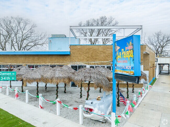 La Palapa is a Mexican seafood restaurant with a beach-themed setting in the McKinley Park area.