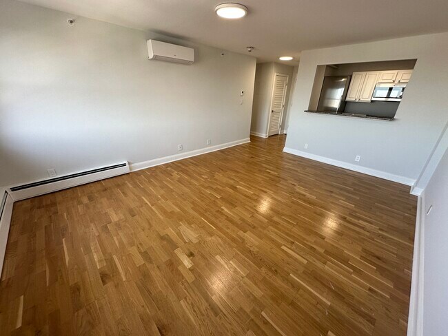 8 Douglas St unit 4, Boston, MA 02127 - photo 6