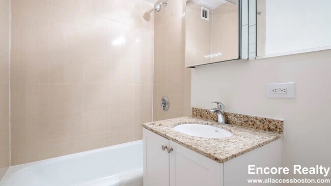 72 Staniford St unit 2505, Boston, MA 02114 - photo 5