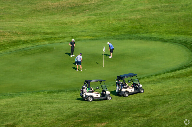 Come golf at Bellevue Country Club, only a 5 minute drive from the center of Split Rock.