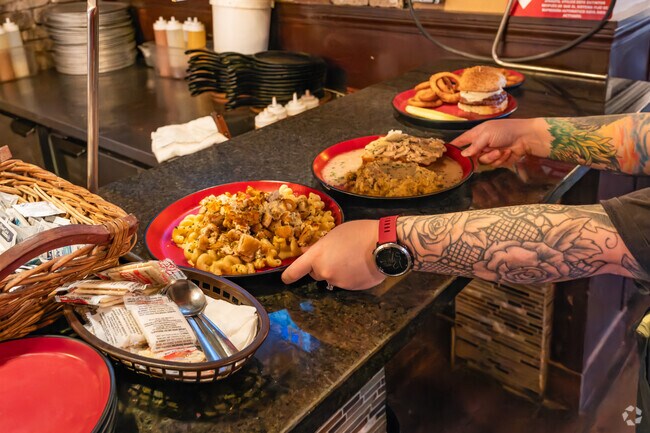 Konstantinou's Restaurant serves American pub faire in a cozy Ontario restaurant.