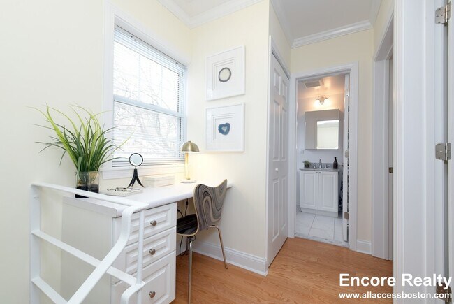 561 Vfw Pkwy, Chestnut Hill, MA 02467 - photo 6