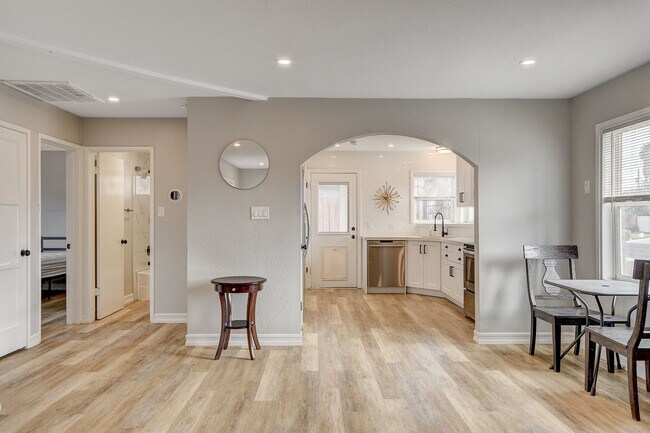 1017 E Oakey Blvd, Las Vegas, NV 89104 - photo 5