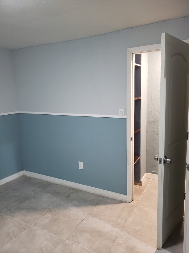 829 NW 113th St unit C, Miami, FL 33168 - photo 7